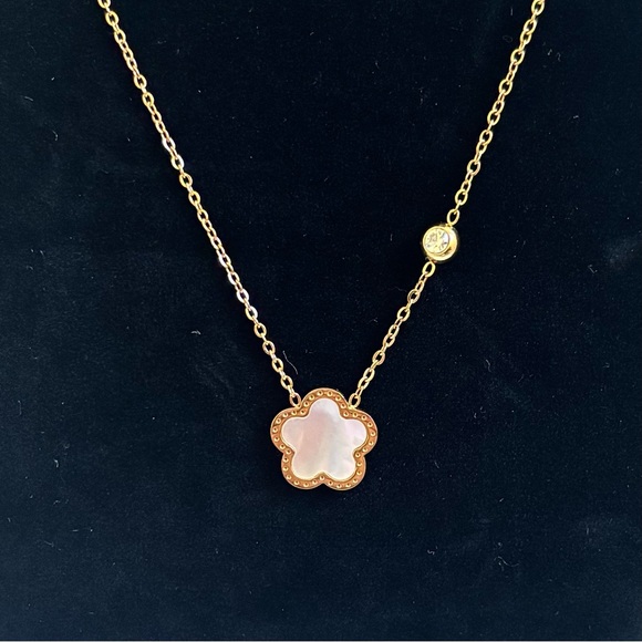 Gold and White Floral Necklace Set - Picture 4 of 9